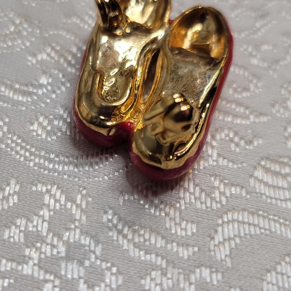 Vintage Gold‎ Ruby Red Slippers Brooch Enamel Rhinestone Bow Dorothy Kitsch Gift